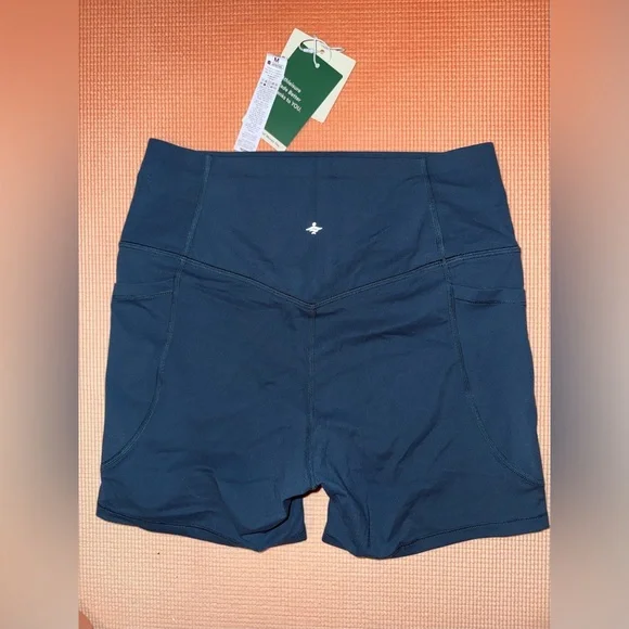 Halara SoCinched High Waisted Tummy Control Shaping Biker Shorts medium nwot - Picture 2 of 2